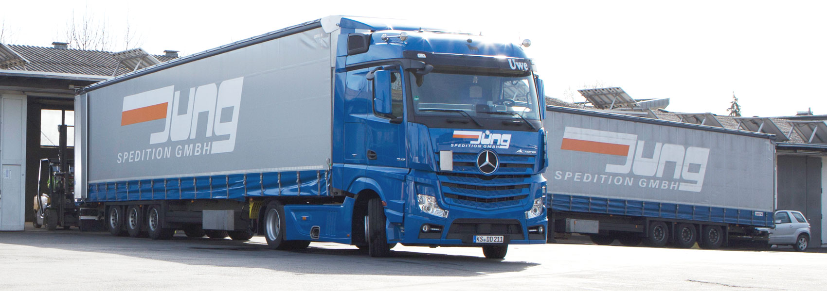 LKW der Jung-Spedition beim Aufladen